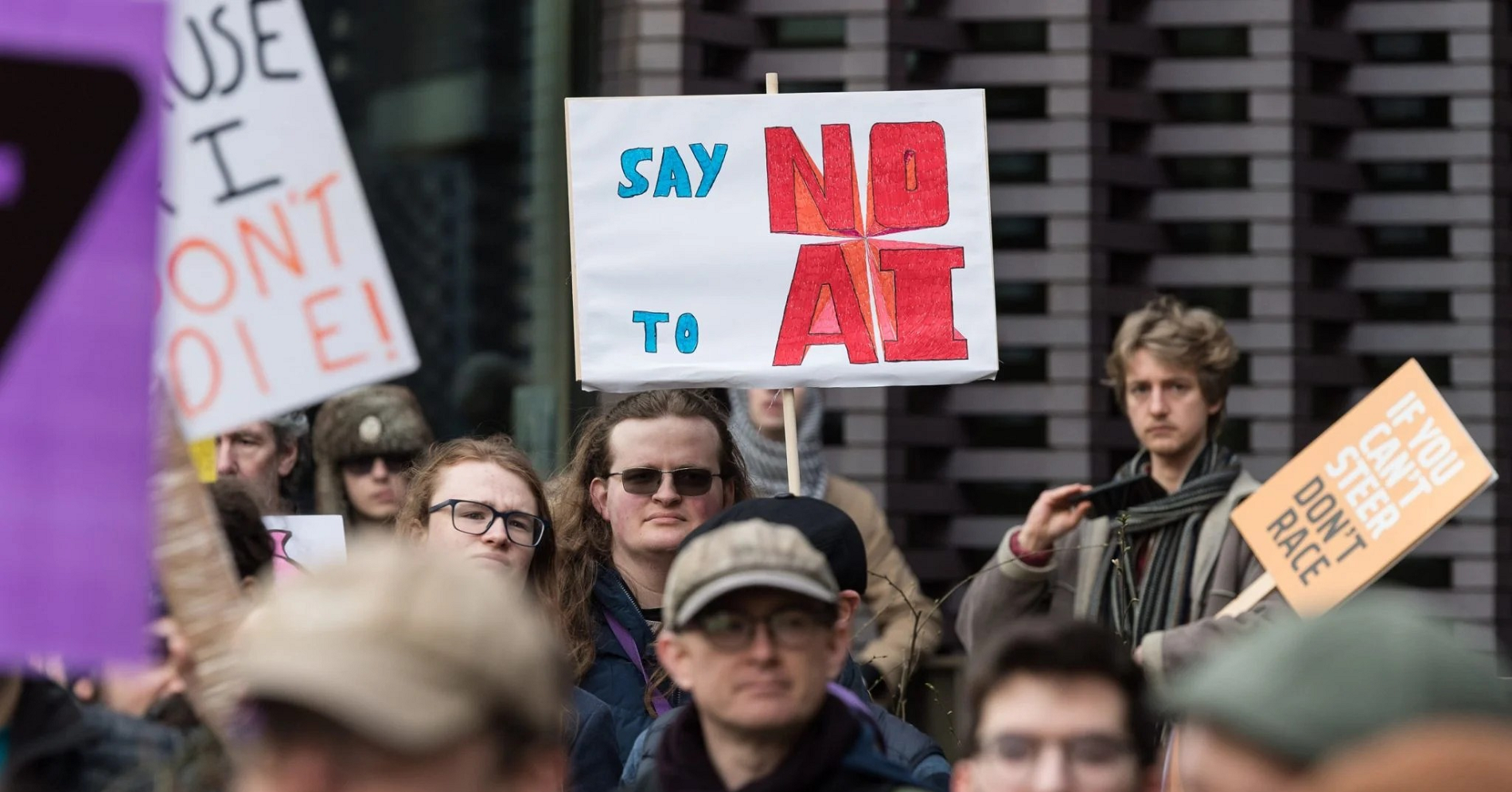 ‘Lửa hận thù’ hóa bạo lực, đe dọa các lãnh đạo công nghệ