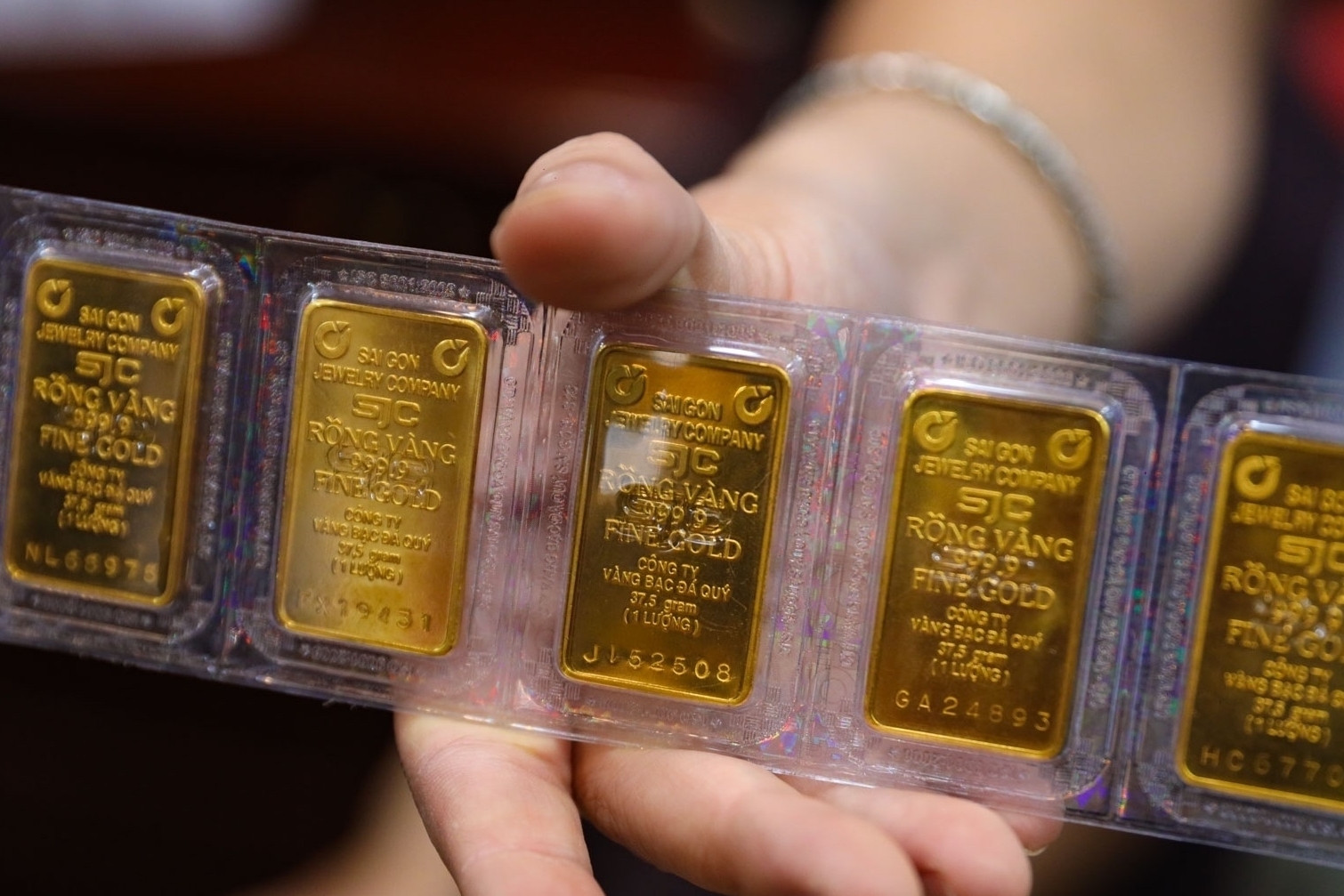 Giá vàng hôm nay 19/4/2026 chốt tuần tăng, vàng SJC lên 172 triệu đồng/lượng