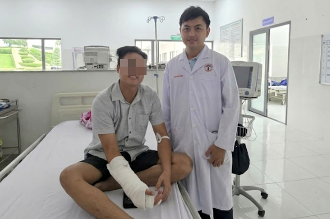 Người đàn ông 37 tuổi suýt mất bàn tay phải do tai nạn hy hữu tại nhà