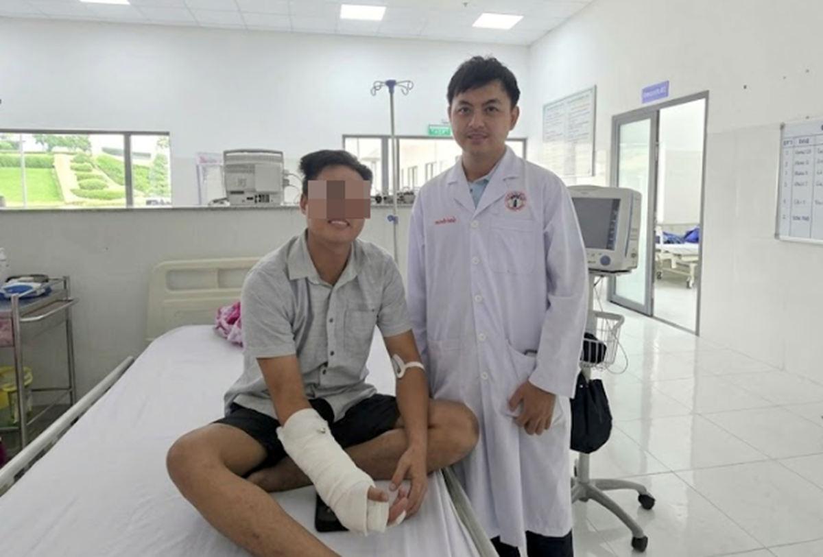 Người đàn ông 37 tuổi suýt mất bàn tay phải do tai nạn hy hữu tại nhà.png