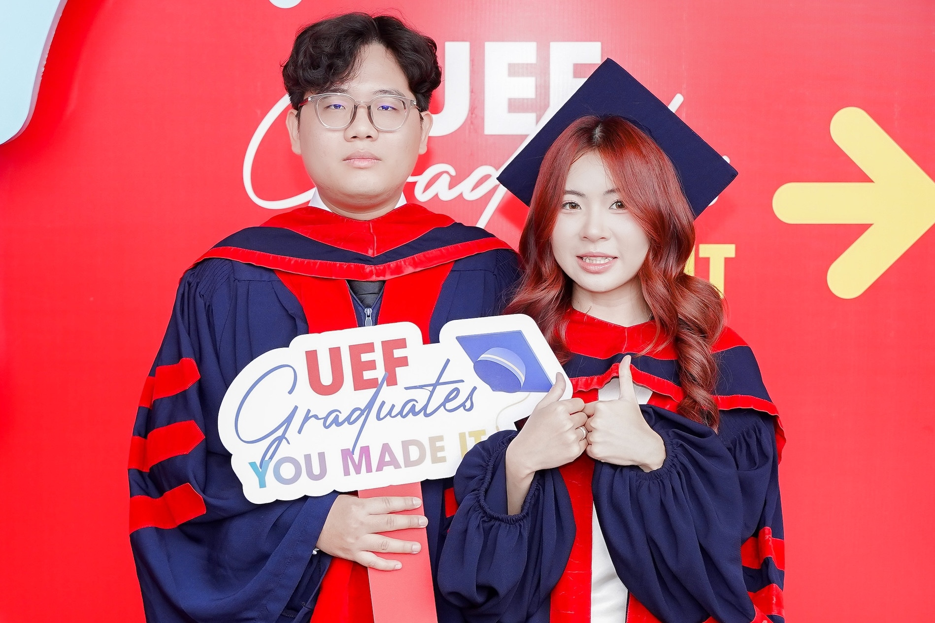 Vợ chồng cùng nhận bằng tốt nghiệp thạc sĩ loại xuất sắc