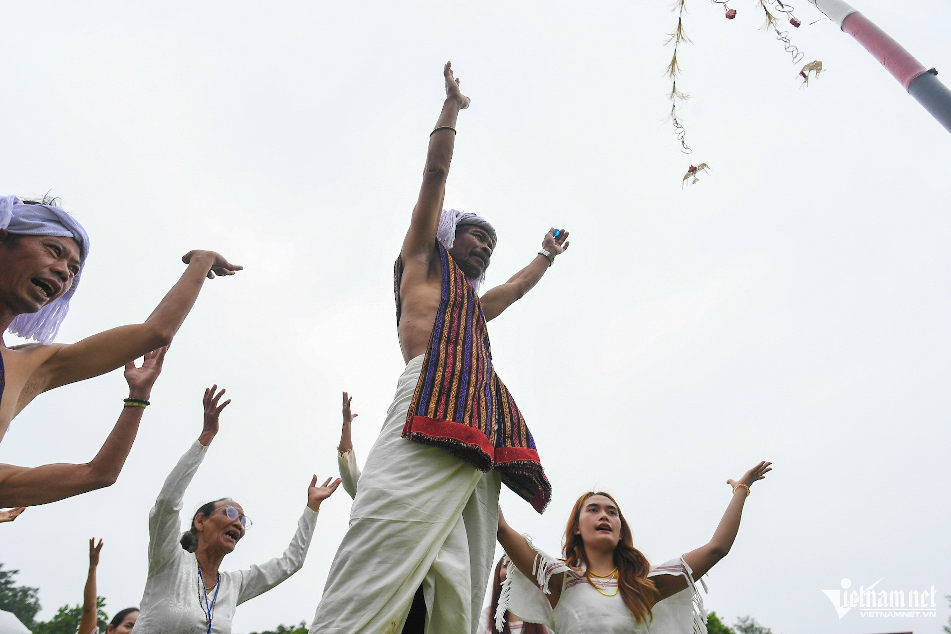 W-dan toc ton giao (21) 2.jpg