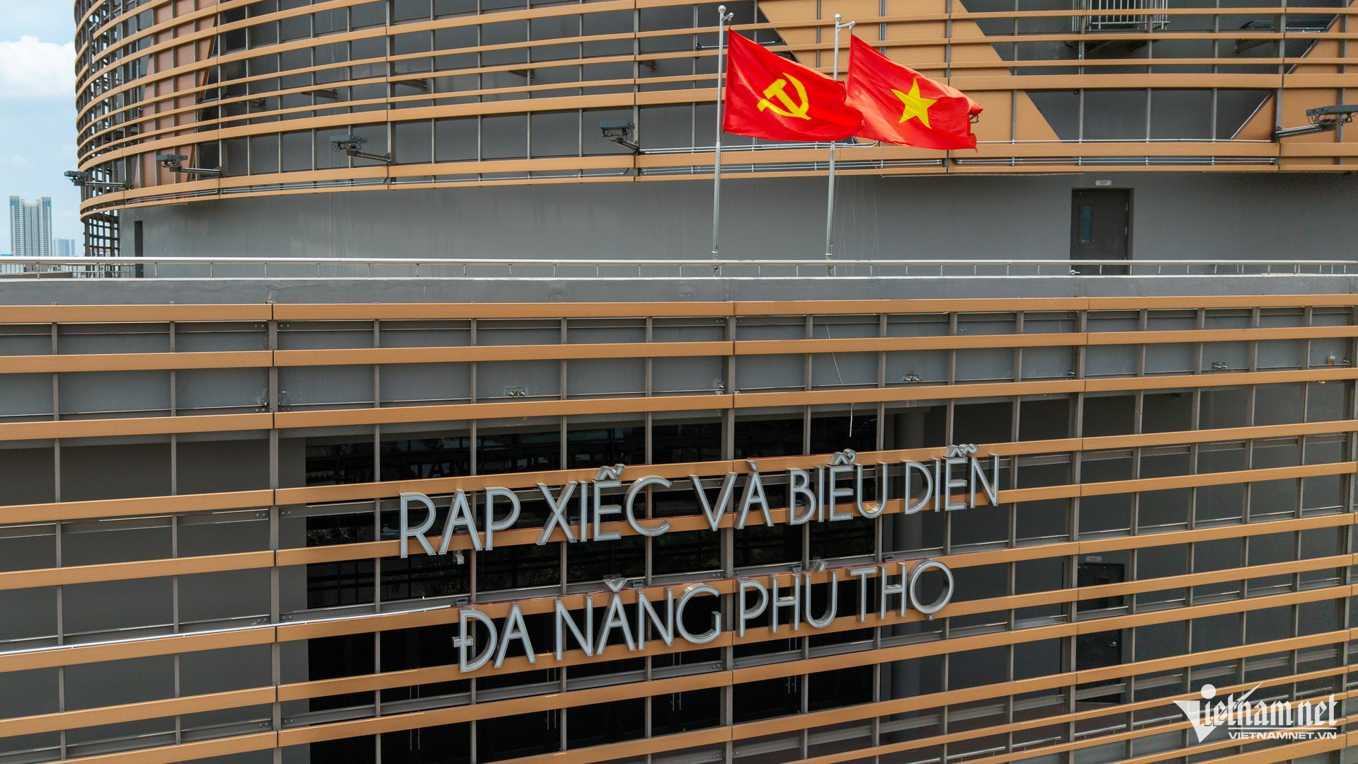 W-Rạp xiếc đa năng phú thọ   Tuấn Hùng 73.jpg