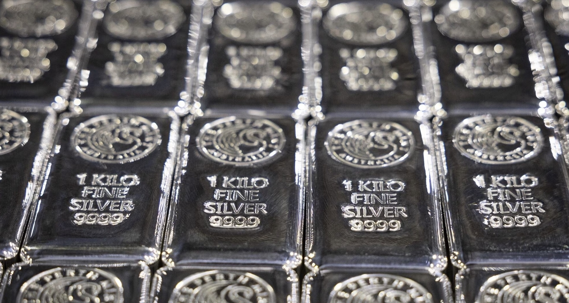 Giá bạc hôm nay 20/4/2026 tiếp đà tăng mạnh sau một tuần khởi sắc