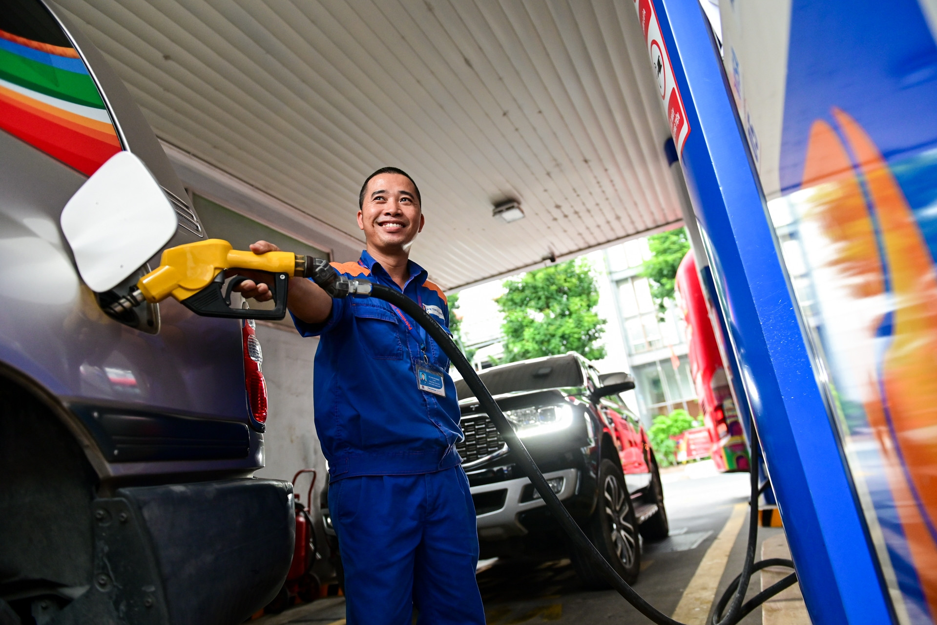 Giá xăng dầu hôm nay 19/4: Dầu thế giới giảm mạnh, dầu diesel có tuần hạ nhiệt