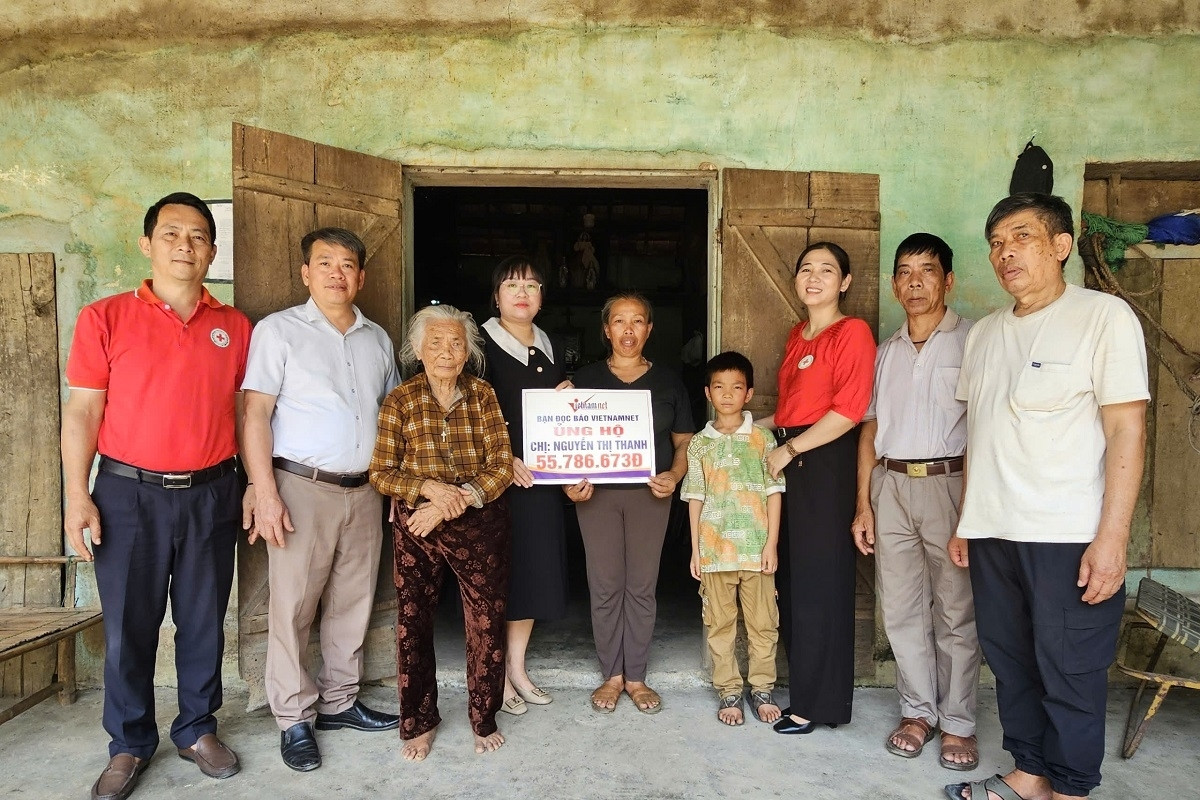 Báo VietNamNet trao hơn 55 triệu đồng tới chị Hoàng Thị Thanh ở Quảng Trị