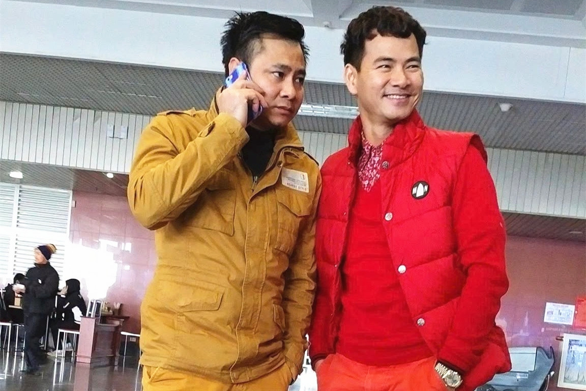 Cục trưởng Xuân Bắc hài hước bên NSND Tự Long, Viện trưởng Khánh Thi báo tin vui