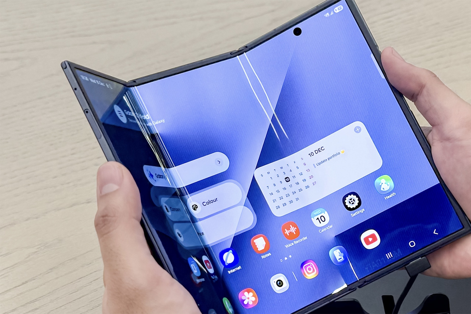  Galaxy Z TriFold 2 sẽ là bản ‘lột xác’ smartphone gập ba 