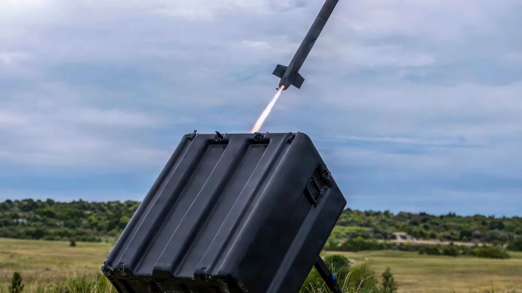 Lá chắn Vàng Golden Shield.jpg