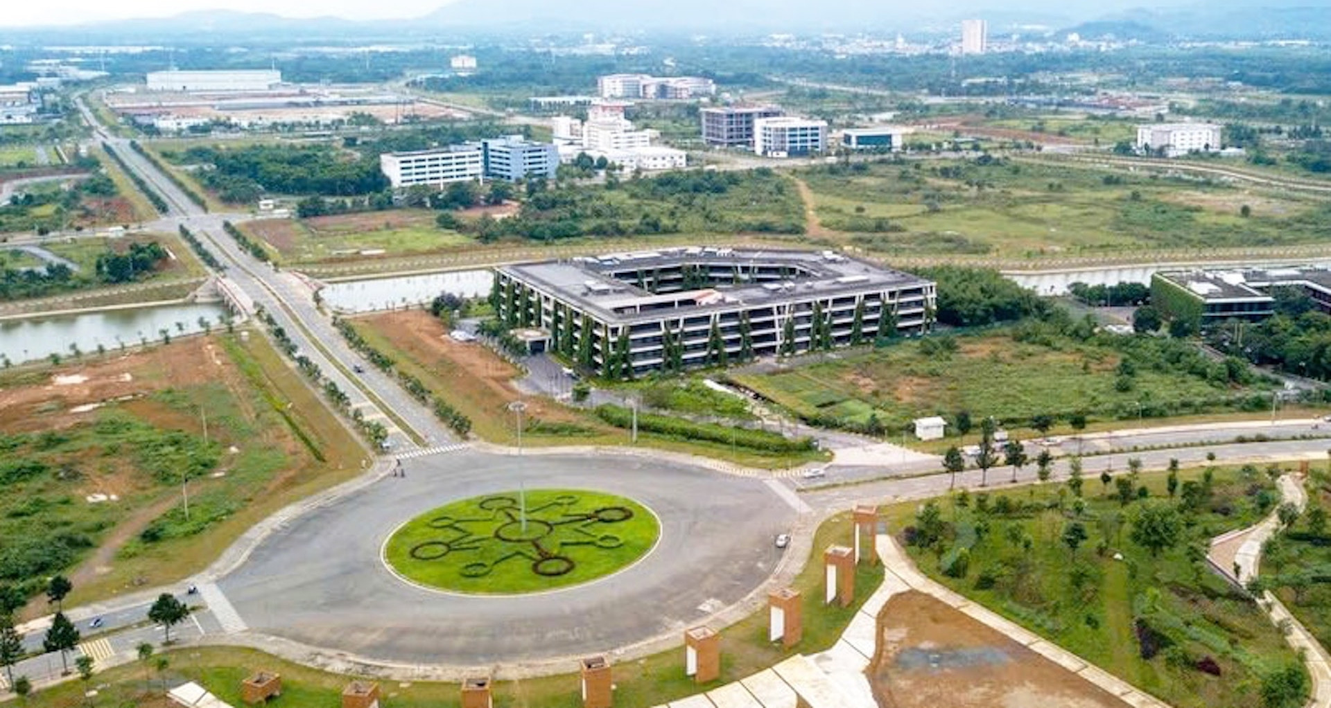 Loạt lô đất "vắng chủ" ở Hoà Lạc; chủ đất Hưng Yên thấy nhà "mọc" lên sau 40 năm