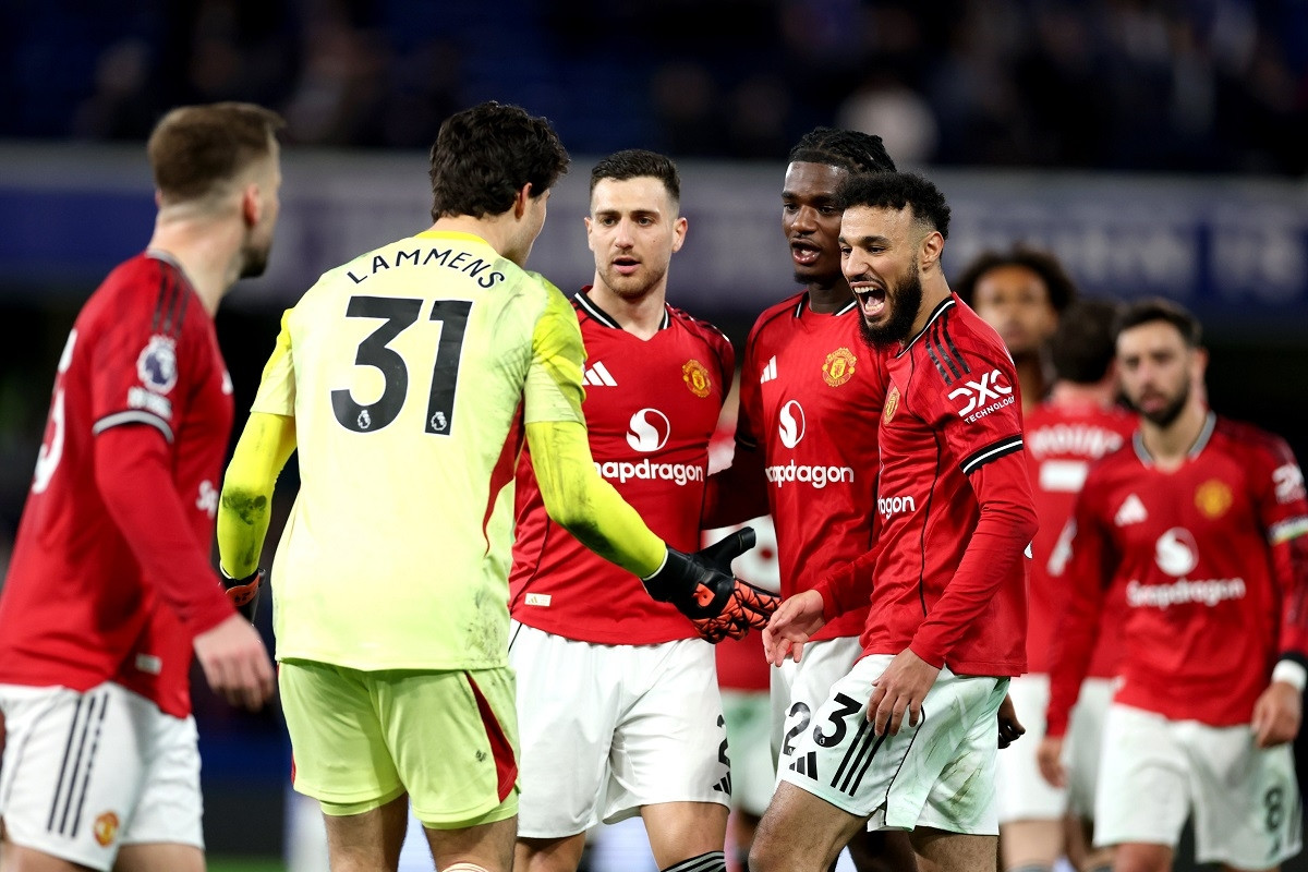 MU khiến Chelsea thêm khốn đốn, Carrick chỉ yếu tố giữ vững top 3