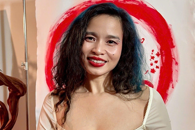 Nỗi đau và sự cô độc ám ảnh của nữ ca sĩ 'điên nhất showbiz Việt'