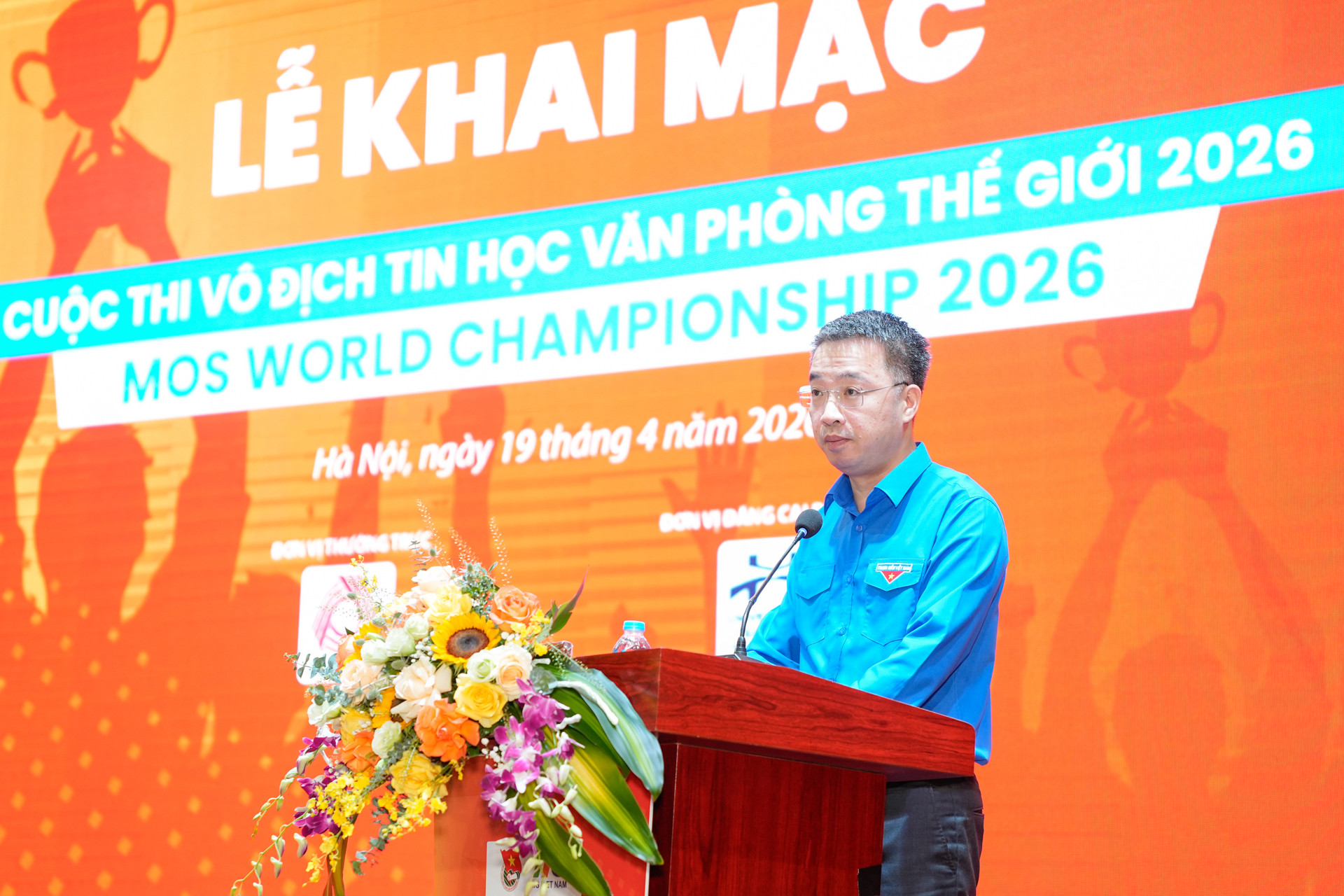 ong Nguyen Tuong Lam khai mac vong loai quoc gia.jpg
