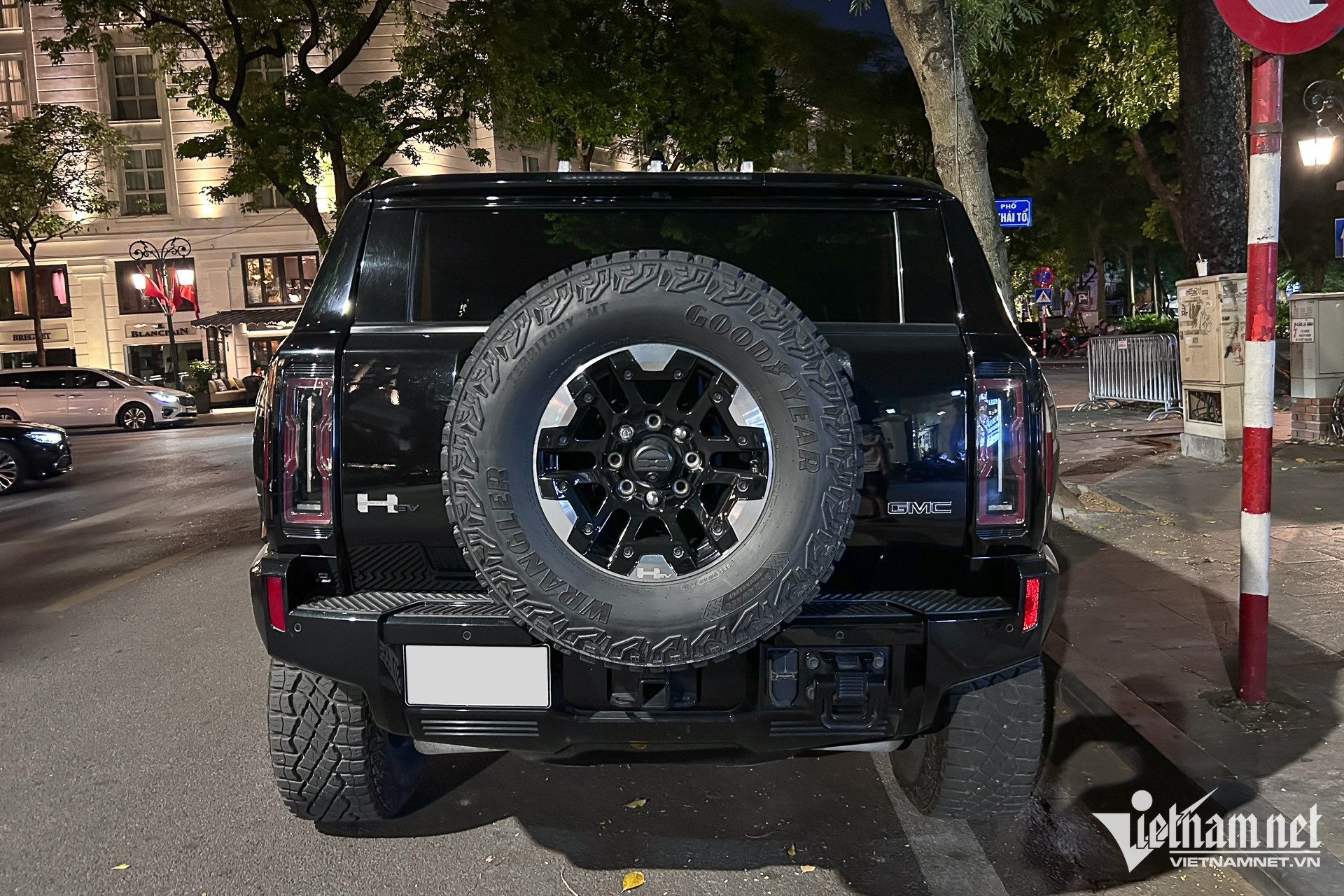 https://static-images.vnncdn.net/vps_images_publish/000001/000003/2026/4/19/w-gmc-hummer-8jpg-941.jpg