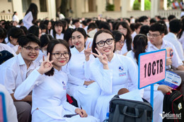 W-học sinh TPHCM nguyễn huế 11.jpg