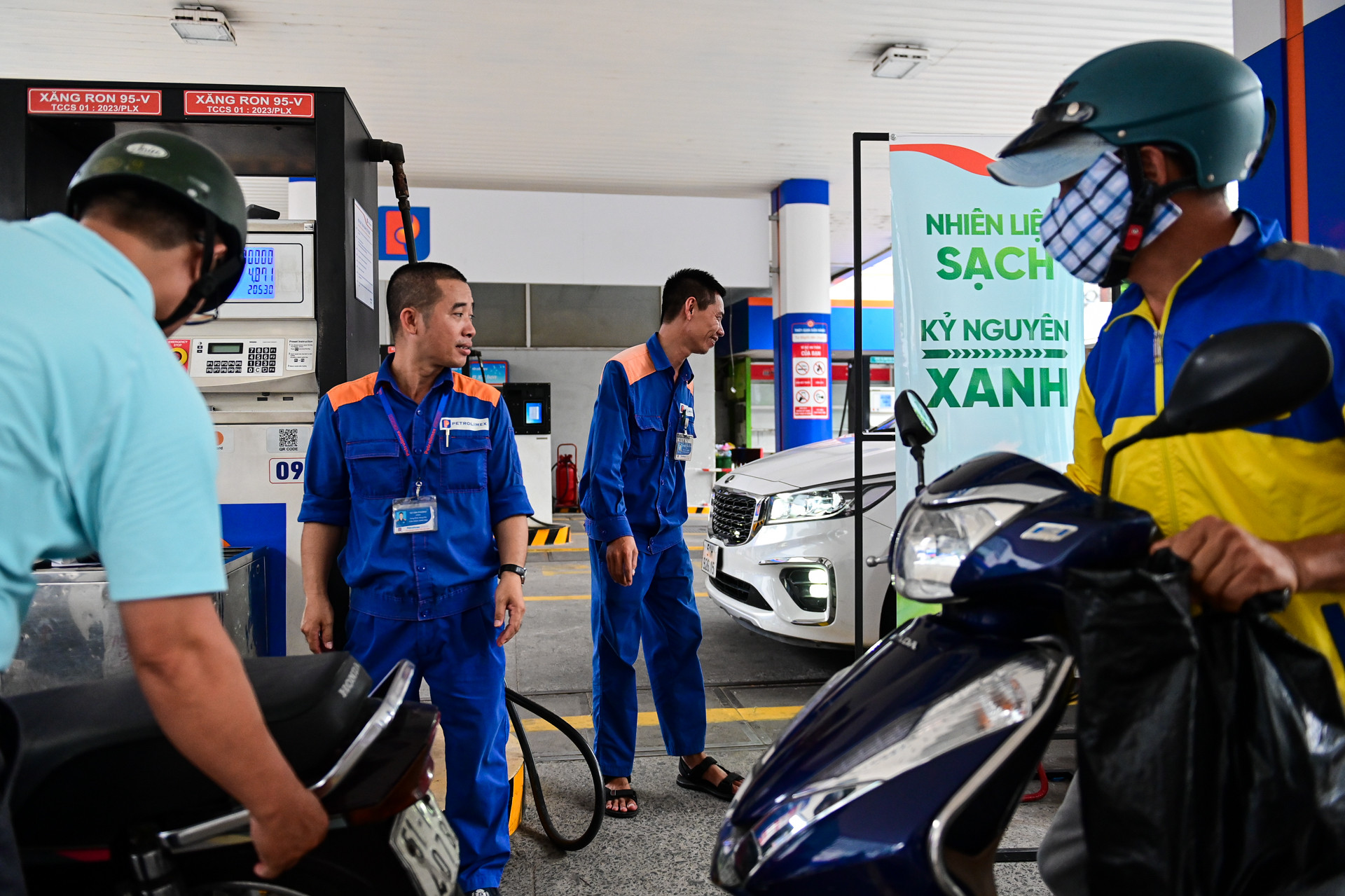 xăng dầu   Nguyễn Huế 22.jpg