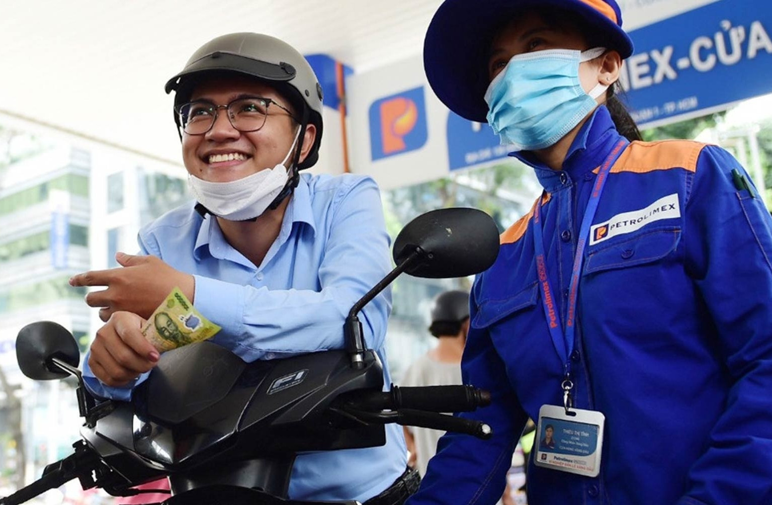 Bản tin sáng 2/4: Hóa giải áp lực, giảm giá xăng dầu, thị trường tránh cú sốc