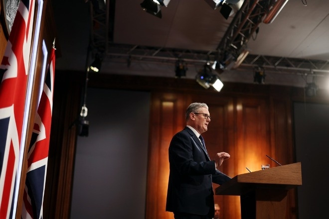  Anh lên tiếng khi Mỹ dọa rút khỏi NATO, triệu tập 35 nước bàn về eo biển Hormuz 