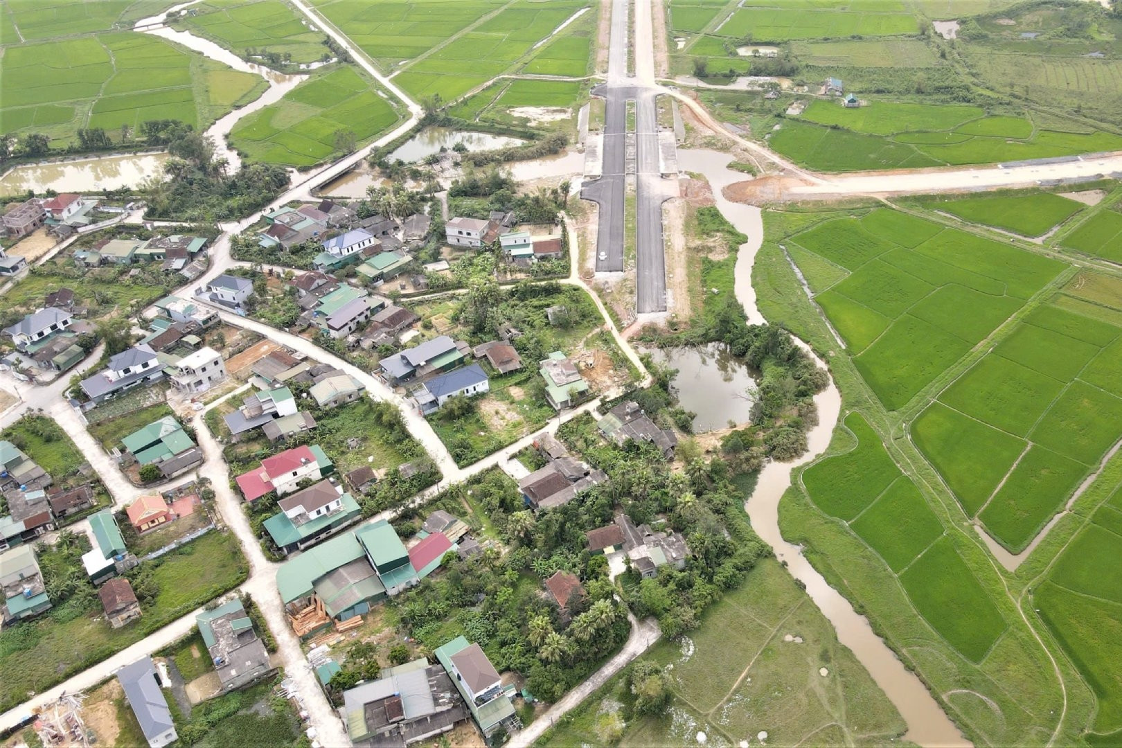 Đường hơn 500 tỷ đồng ở Hà Tĩnh 'đứt đoạn' vì vướng 2 hộ dân