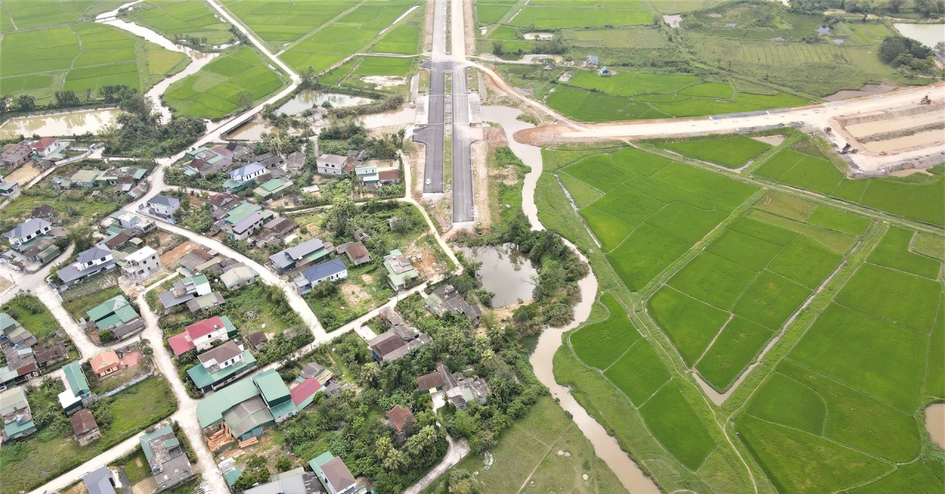 Đường hơn 500 tỷ đồng ở Hà Tĩnh &amp;apos;đứt đoạn&amp;apos; vì vướng 2 hộ dân