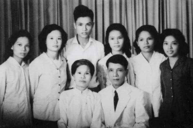 Gia đình nào có 7 cha con cùng mang học hàm giáo sư, phó giáo sư?