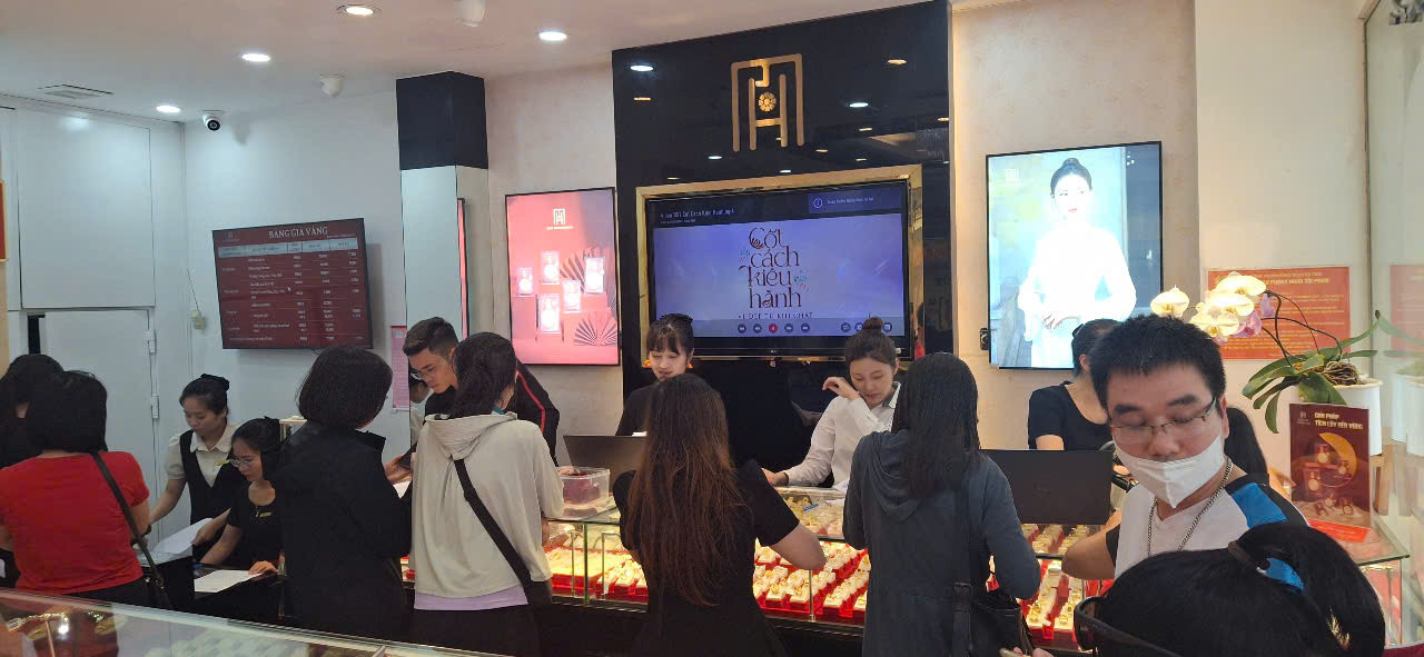 Diễn biến khác thường của giá vàng trong nước, tiệm vàng xuất hiện cảnh lạ lùng 1 giá vàng 2.jpg