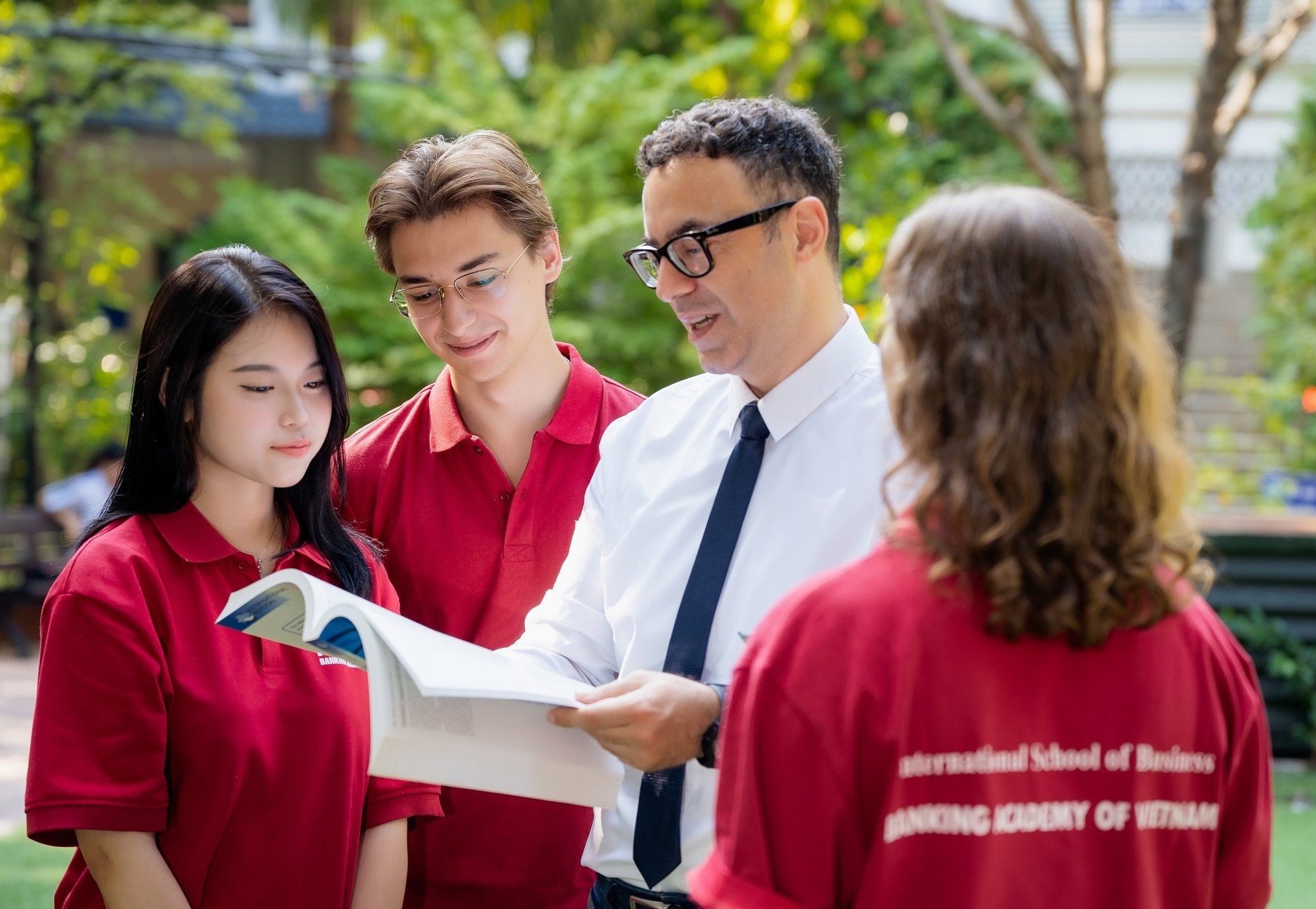 Học viện Ngân hàng vẫn xét tuyển học bạ, quy đổi IELTS từ 5.5