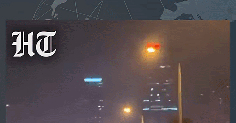 Hơn 100 taxi tự lái "lăn đùng" tại Trung Quốc, hành khách hoảng loạn