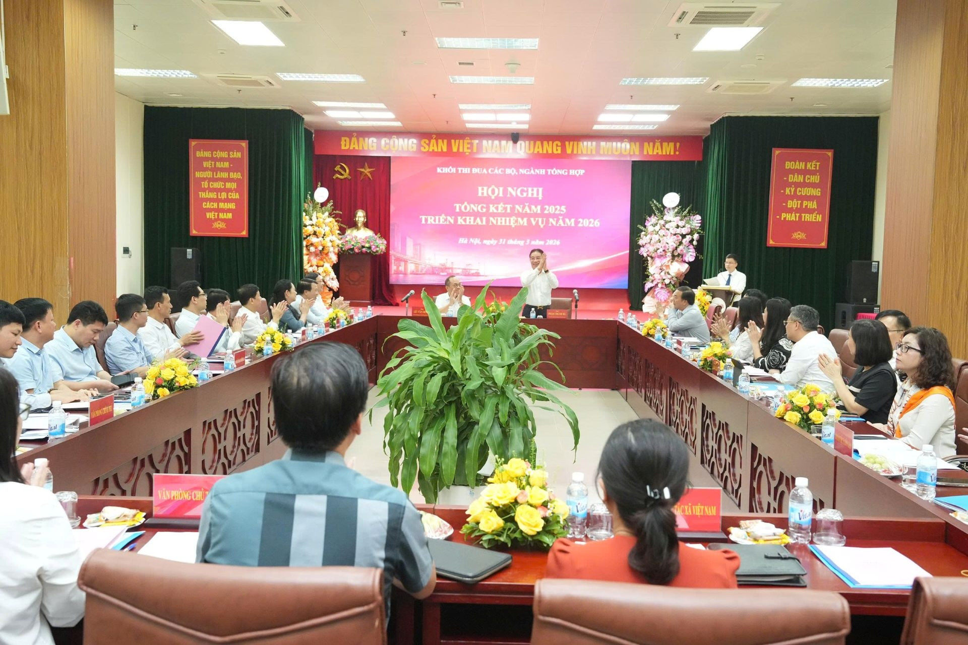 Khối thi đua các bộ, ngành tổng hợp ký kết giao ước thi đua năm 2026