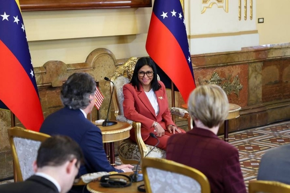 Mỹ dỡ lệnh trừng phạt áp lên Tổng thống lâm thời Venezuela