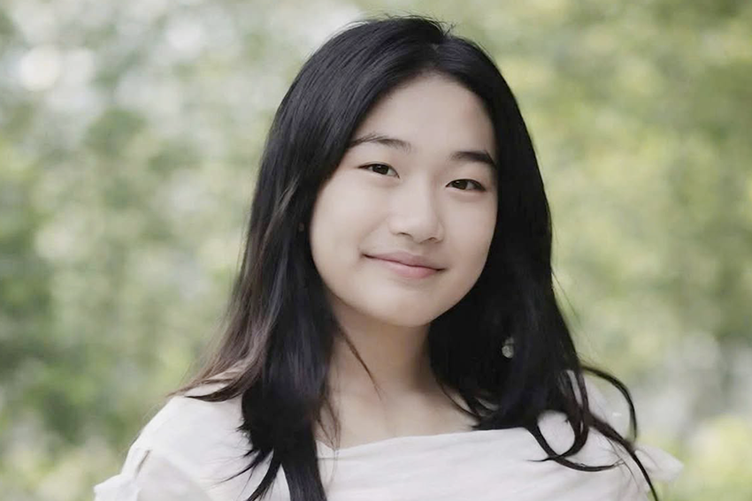 Người cha mang ảnh đi lang thang suốt một tháng tìm con gái mất tích