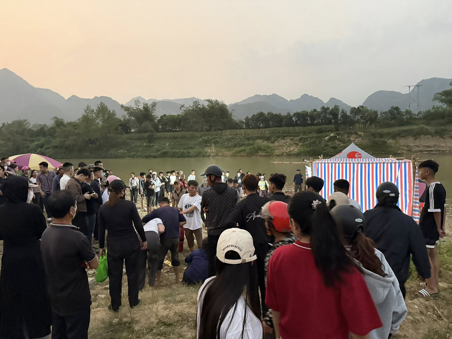 nhảy cầu Rỏi.jpg