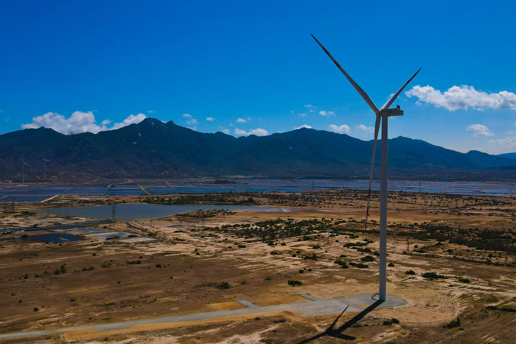 Nhu cầu sử dụng điện tăng vọt lên trên 1 tỷ kWh