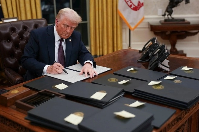 Ông Trump trở thành tổng thống Mỹ đầu tiên dự phiên tranh tụng ở Tòa án tối cao