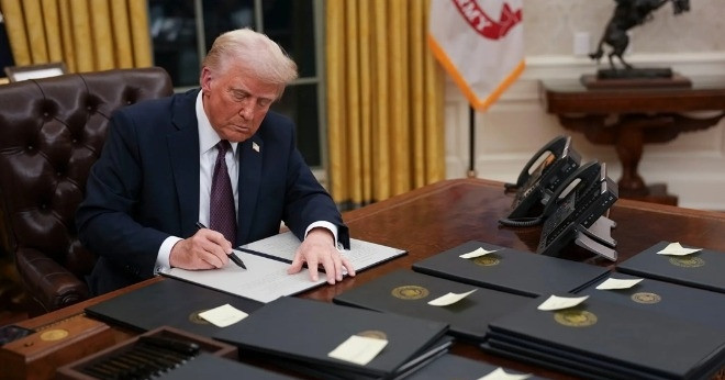 Ông Trump trở thành tổng thống Mỹ đầu tiên dự phiên tranh tụng ở Tòa án tối cao
