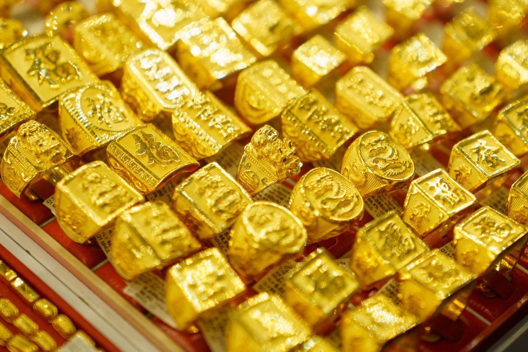 Giá vàng thế giới rơi thẳng đứng, giảm hơn 160 USD/ounce