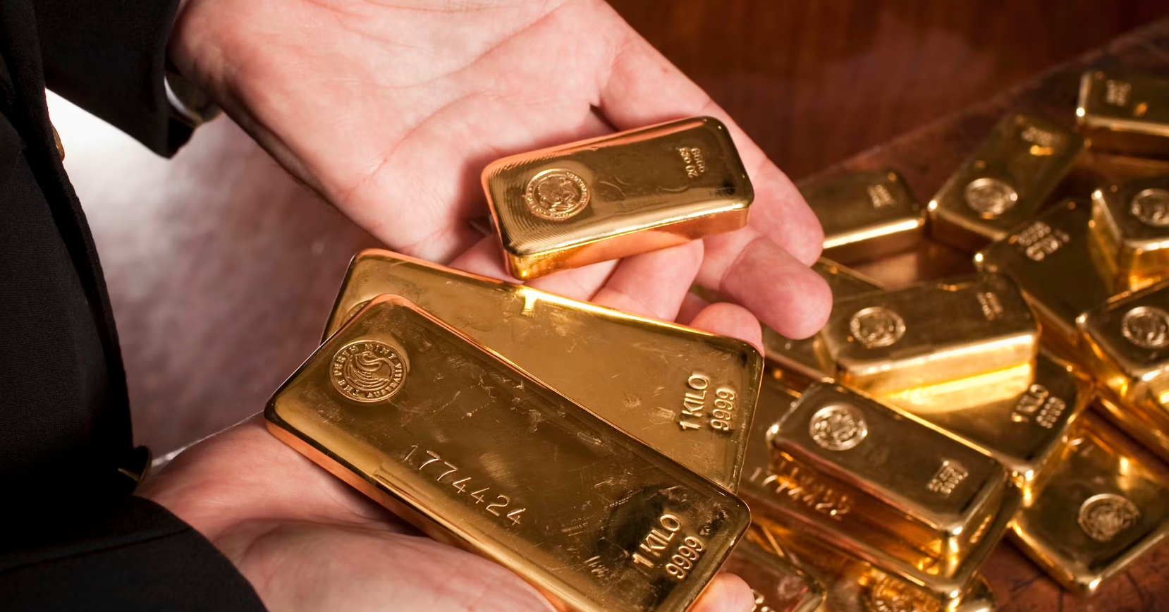 Sự thật phía sau cú lao dốc của vàng giữa cơn bão bất ổn