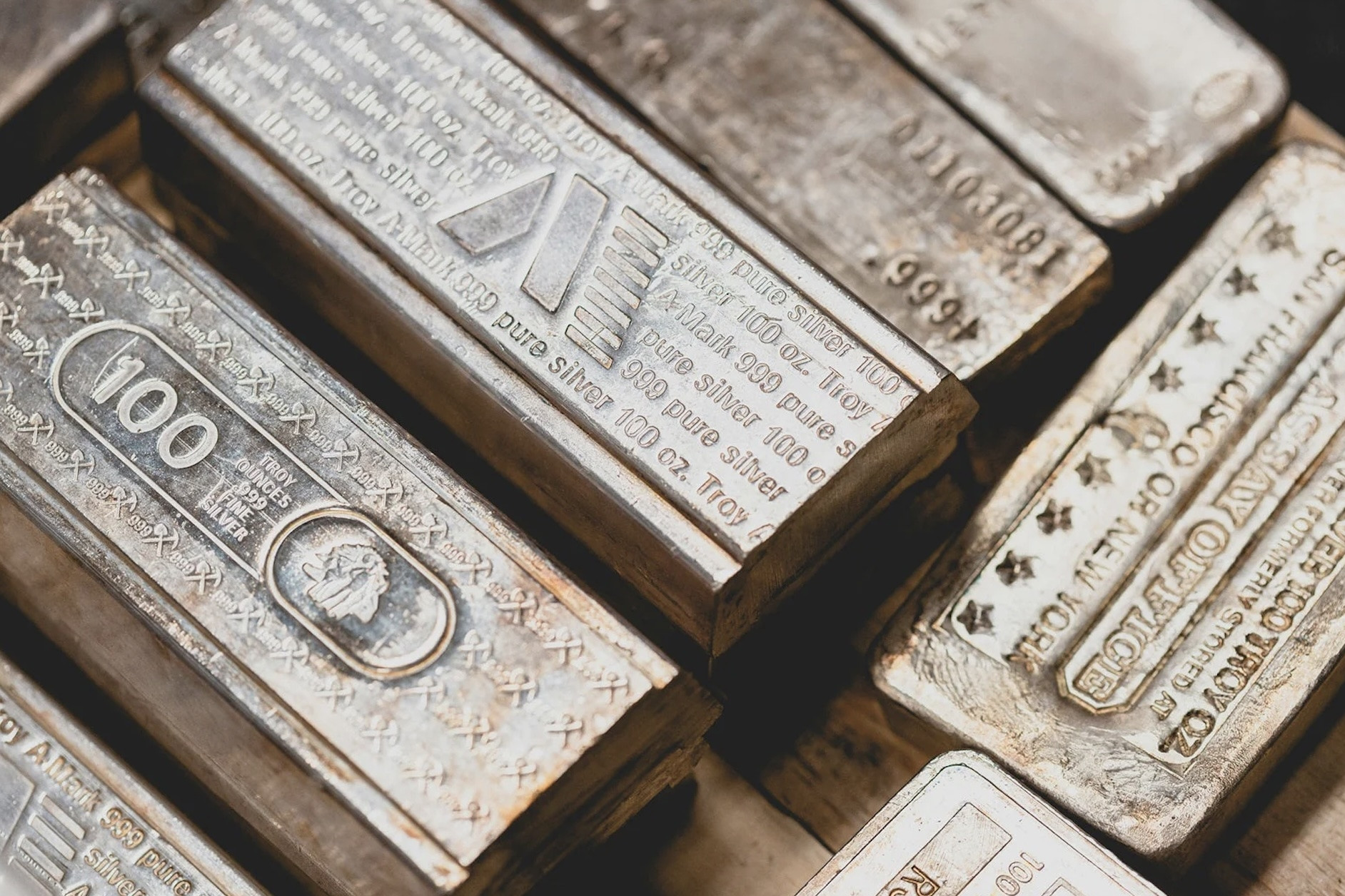 Giá bạc hôm nay 21/4/2026 đồng loạt giảm, về gần mốc 80 triệu/kg