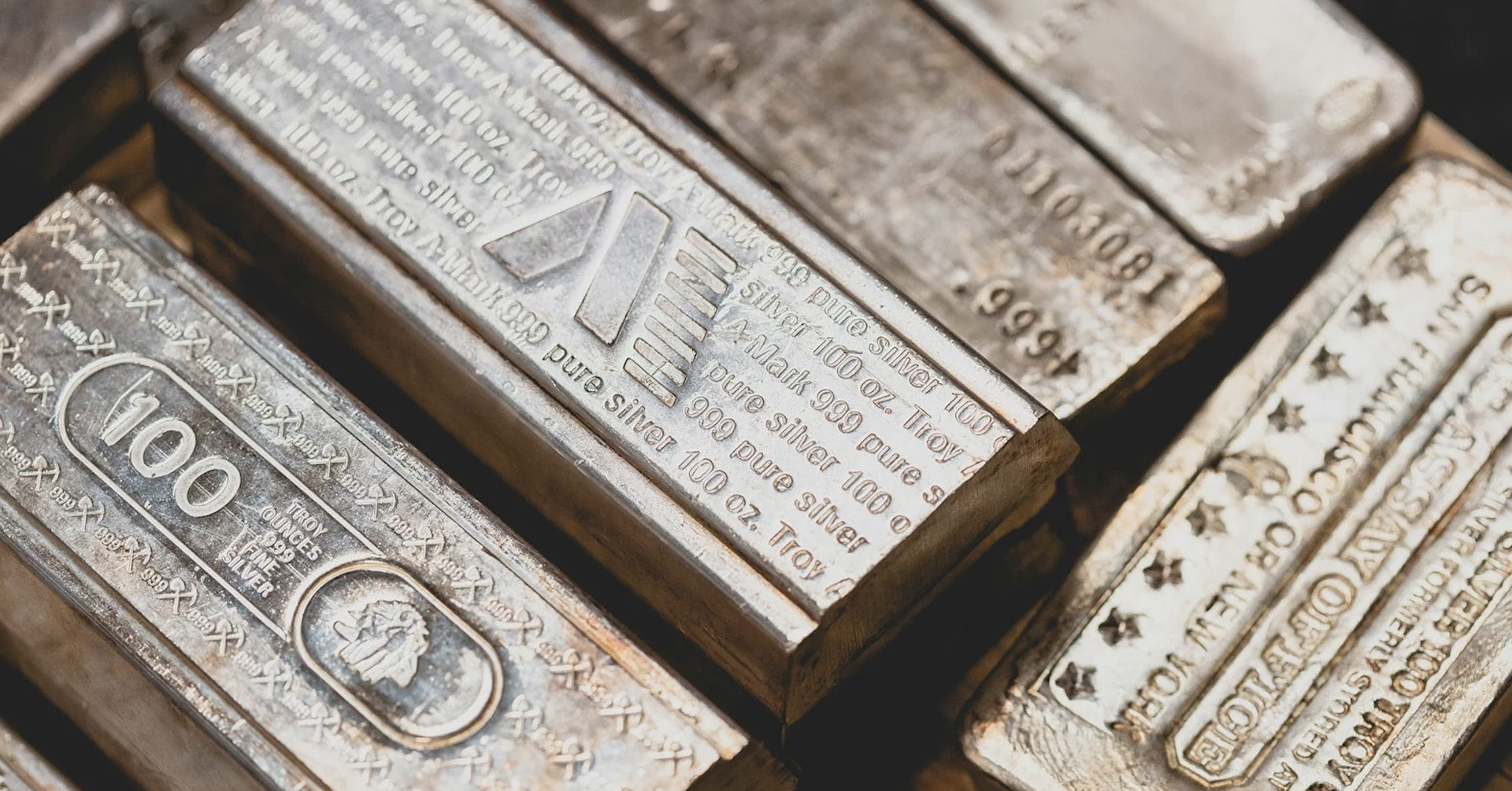 Giá bạc hôm nay 21/4/2026 giảm sâu khi căng thẳng Trung Đông đẩy dầu tăng mạnh