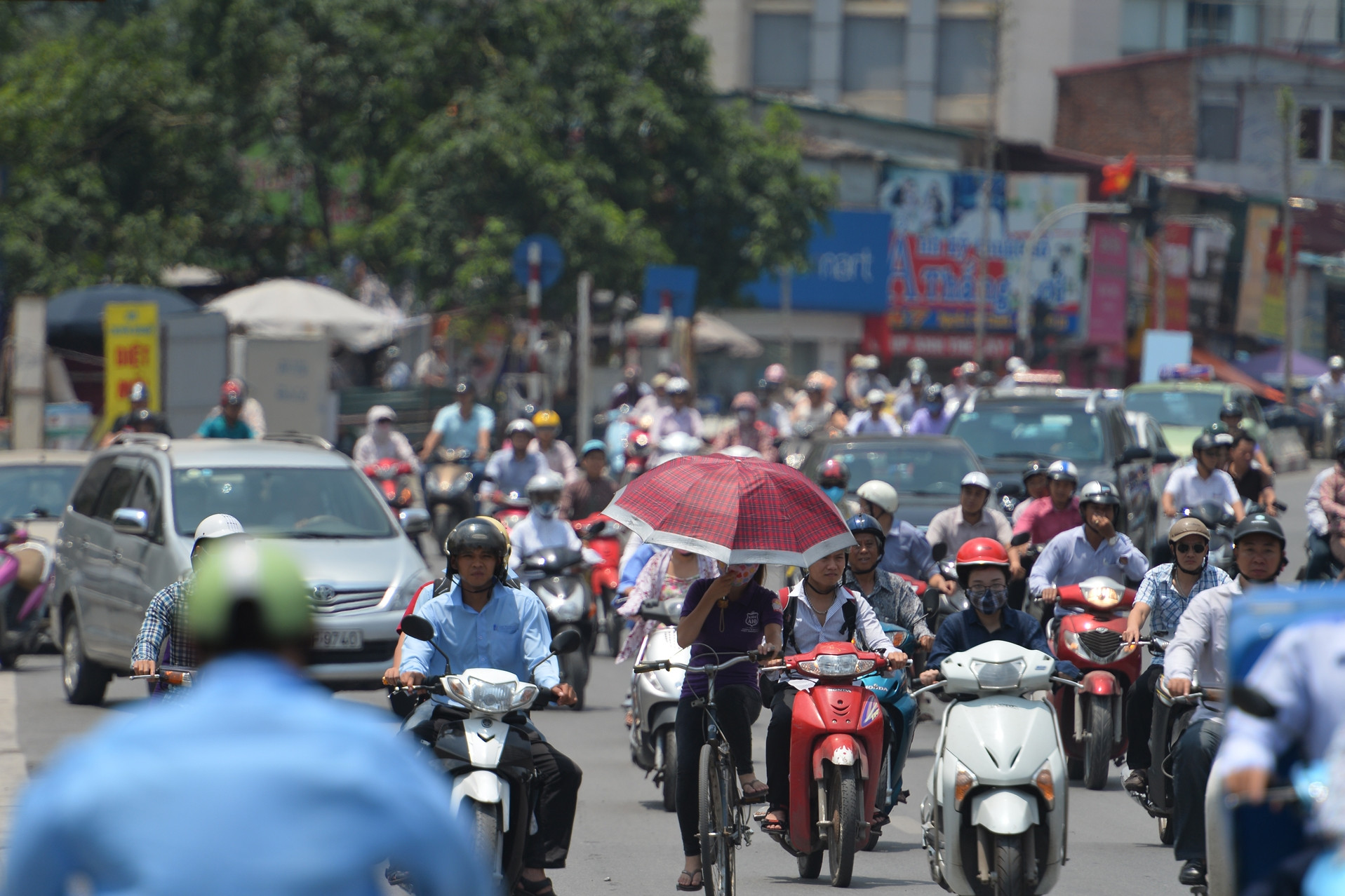 Dự báo thời tiết 21/4/2026: Trung Bộ nắng nóng mạnh, miền Bắc sắp vào đợt mưa mới