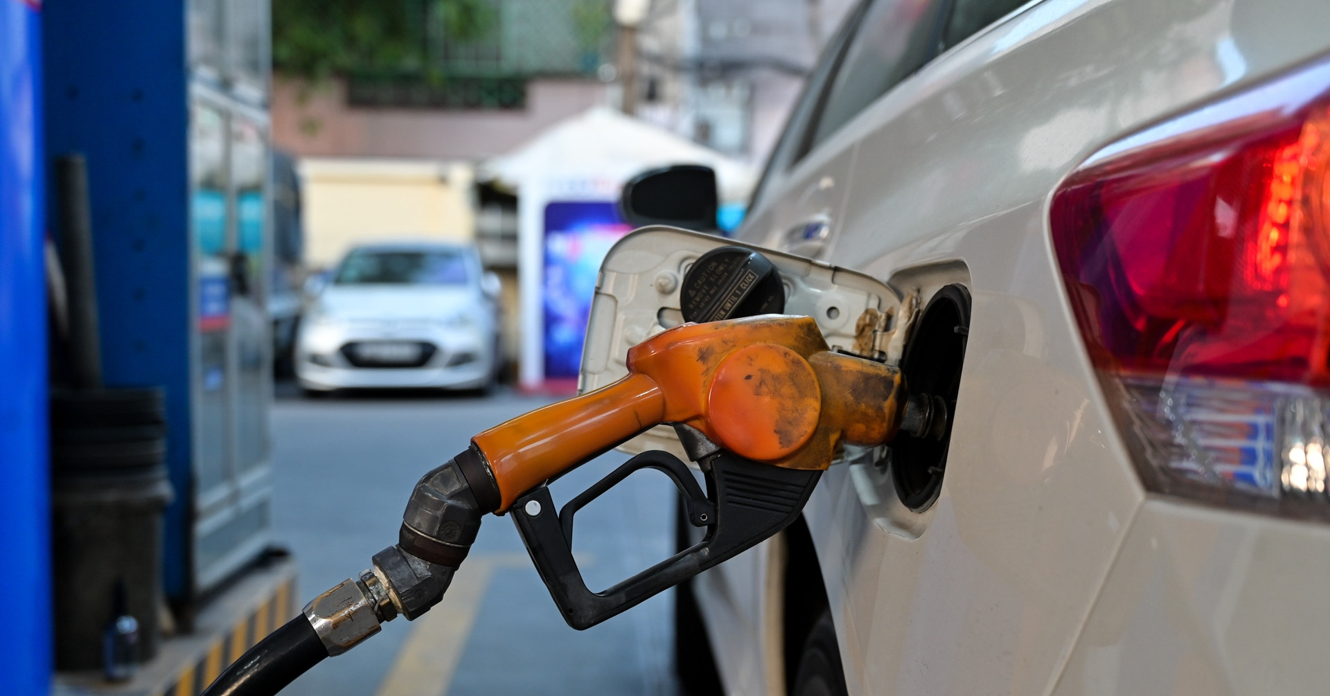 Giá xăng dầu hôm nay 20/4: Dầu thế giới tăng mạnh trở lại, trong nước ở mức thấp