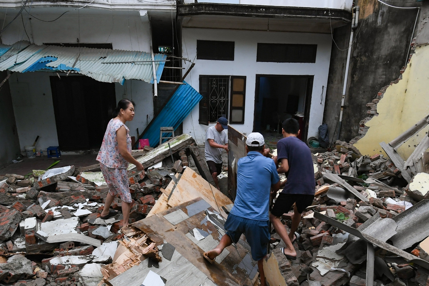 Bản tin sáng 20/4: Người Hà Nội tất bật bàn giao mặt bằng cho dự án 20.000 tỷ