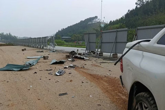 Bản tin trưa 20/4: Thiếu tá công an tử vong sau khi ô tô đâm vào rào tôn cao tốc