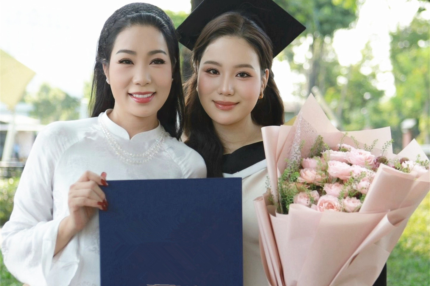 Vợ Công Lý giản dị vẫn xinh, NSND Trịnh Kim Chi khoe con gái 'như hoa hậu'