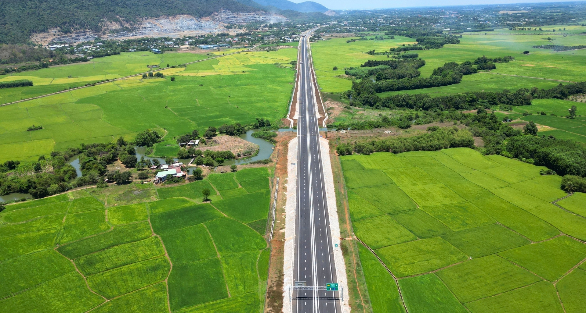 Cận cảnh cao tốc Biên Hòa – Vũng Tàu trước ngày thông xe