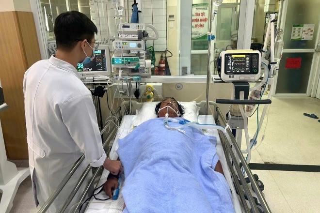  Chồng rơi vào tình trạng chết lâm sàng, vợ nghèo bế tắc cầu cứu bác sĩ 