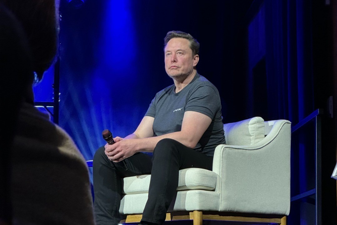 Elon Musk khai tử CV, tuyển kỹ sư siêu máy tính bằng 3 gạch đầu dòng