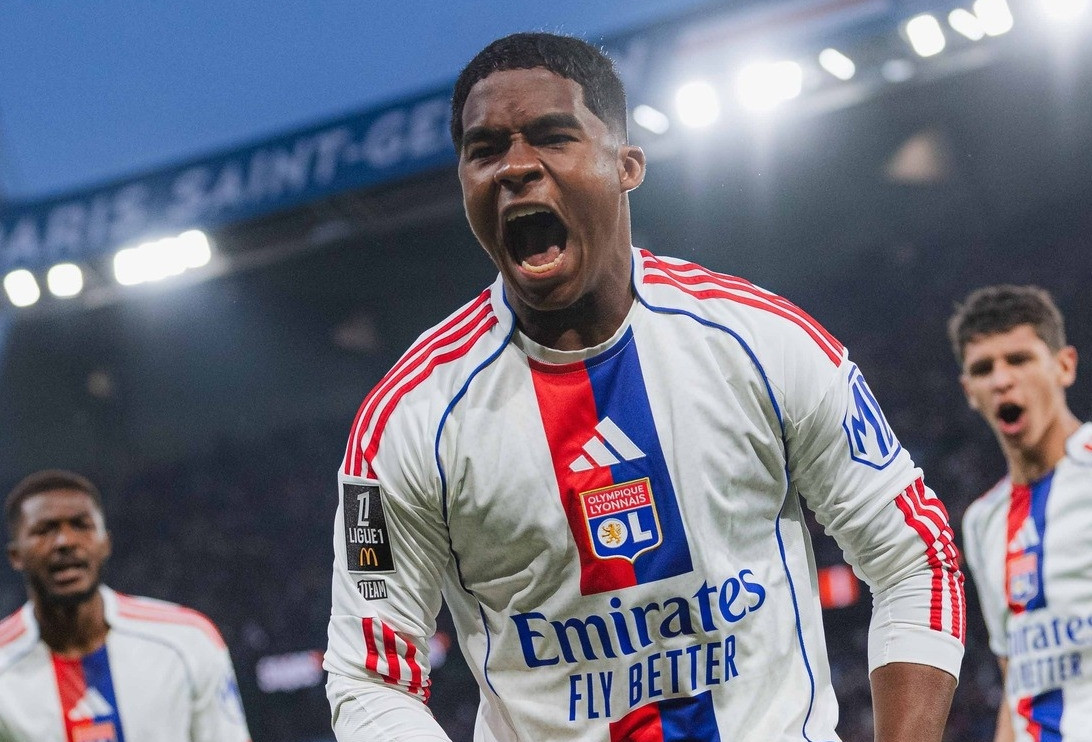 Endrick chói sáng giúp Lyon hạ PSG, Ligue 1 thêm hấp dẫn 