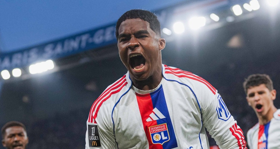 Endrick chói sáng giúp Lyon hạ PSG, Ligue 1 thêm hấp dẫn