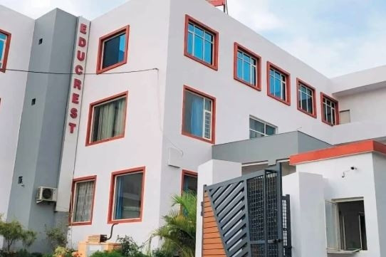 Hiệu trưởng trường quốc tế bị bắt vì giả mạo chứng nhận giáo dục